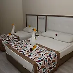 아카르 4*