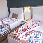 아카르 4*