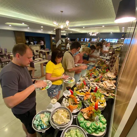 阿贾尔酒店 4*